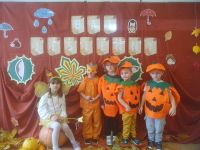 Przedszkolaki w jesiennych przebraniach