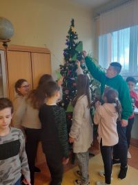 Choinka strojna w czytanie