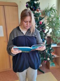 Choinka strojna w czytanie