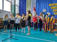 Występ uczniów podczas Dnia Patrona Szkoły