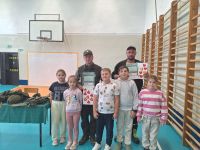 Uczniowie ze Strażnikami Lasów