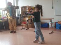 Klown Walduś bawi i uczy