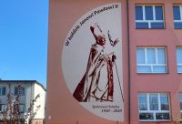 Mural z postacią Jana Pawła II