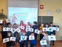 Zdjęcie grupowe z wykonanymi pracami