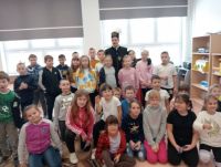 Uczniowie z Górnikiem - zdjęcie grupowe