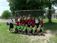 Zwycięskie drużyny z dyplomami