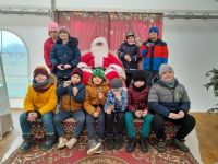 Dzieci ze Świętym Mikołajem