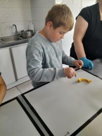 Elio w kosmosie i lizaki w manufakturze...