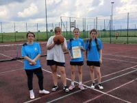 Drużyna dziewcząt w koszykówce